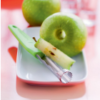 Appelboor tijdens het uithollen van een appel