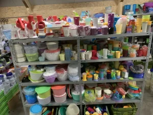 Tupperware in de Kringloopwinkel